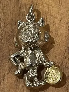 猫キャラクター 金属製チャーム 約3cm
