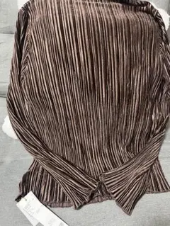 ミスティーウーマン　プリーツ　トップス　ブラウン