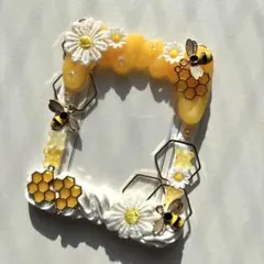 【No.098】ホイップデコ　トレカケース　硬質ケース　黄色　白　蜂蜜　蜂　花