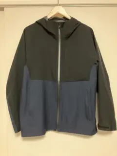 ブロックテックパーカ　Mサイズ　ブラック×ネイビー