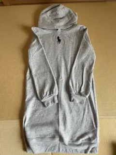 グレー フード付き パーカー ポロシャツロゴ