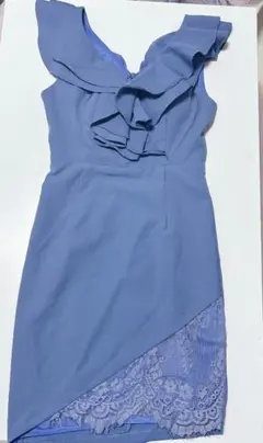 フリル付きブルータイトドレス