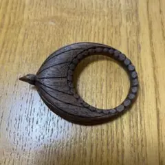 ao11 ブローチ ミチルトリ 木製 木彫