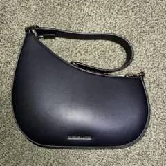 チャールズアンドキース アシメトリックショルダーバッグ ブラック