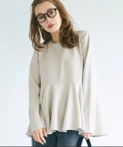 coca エンボス加工 裾フレアトップス Mサイズ