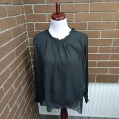 新品未使用　長袖トップス　フリル付き