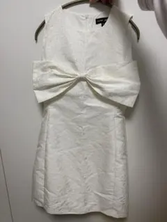 【値下げ中】sister jene ホワイト リボン付き タイトワンピースのサムネイル