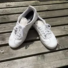 adidas GAZELLE ホワイト スニーカー　27cmのサムネイル