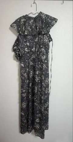 Lily brown ショルダーオープンワンピース