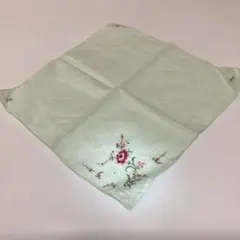 花刺繍入り薄緑ハンカチ　若草色　アンティーク