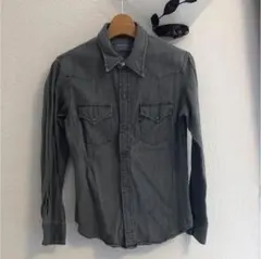 ブルーブルーのデニムシャツ