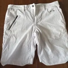 Oakley ホワイト　ショートパンツ　32
