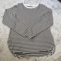 UNIQLO ボーダーラウンドヘムTシャツ　黒✖️白 レイヤード