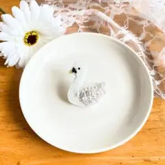 白鳥のブローチ　ビーズ刺繍