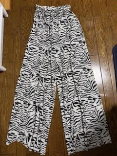 ゼブラ柄 プリーツ ワイドパンツ