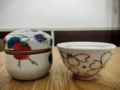 花模様の飯碗と茶筒セット