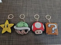 スーパーマリオ 　きらきらキーホルダー4個セット