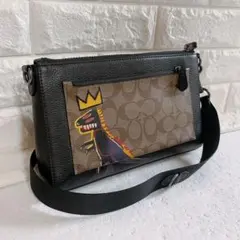 未使用級 COACH コーチ バスキアコラボ シグネチャー ショルダーバッグ 黒のサムネイル