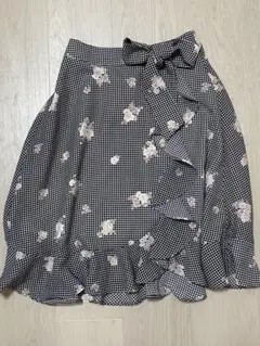 LODISPOTTO フレア 膝下丈マーメイドスカート 黒チェック柄 花柄のサムネイル