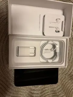 iPhone SE2 美品 本体 64GB 箱・未使用ケーブル付