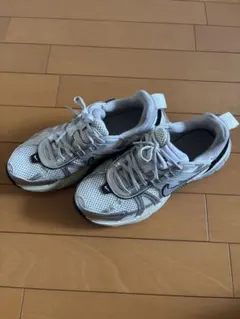 Nike スニーカー v2k run 23.5cm