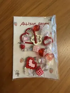 アリソンブラウンHELLO KITTY × ALLISON BROWN チャーム - メルカリ