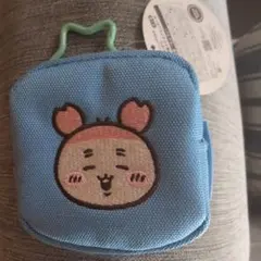カラビナつき刺繍スクエアミニポーチ　カニちゃん　古本屋　ちいかわ