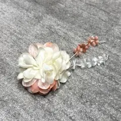 ピンクと白の髪飾り