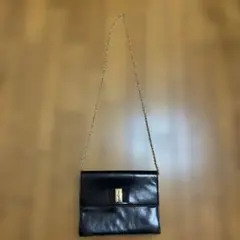 BRUNO MAGLI 斜めがけ可能濃紺色　皮ハンドバッグ　可愛いデザインのサムネイル