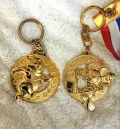【希少 2003年】ディズニー がんばりましたね メダル キーホルダー レトロのサムネイル