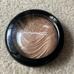 MAC エクストラ　ディメンション　スキンフィニッシュ　ウィスパーオブギルトのサムネイル