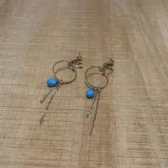 トルコブルーのビーズがかわいいイヤリング