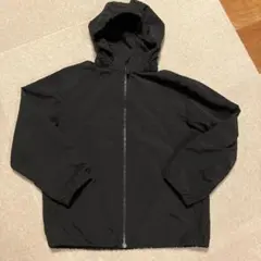ユニクロ　ポケッタブルパーカー　ジップアップ　黒 フード付きジャケット