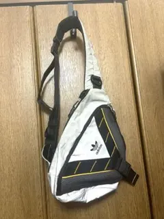 adidas originals ワンショルダーバッグ　Y2K テック