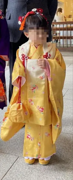 七五三　3歳　着物　黄色に赤い小鞠模様