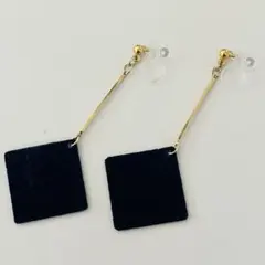 47 ノンホールピアス(樹脂) 紺プレート