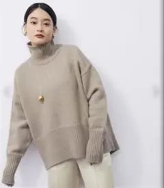 ADAM ET ROPE タートルバックスリットニットプルオーバー