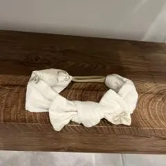 アイボリー　リボンヘアバンド　ベビー　リボン　刺繍　ベージュ　ナチュラル　韓国