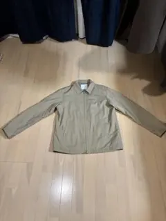 ベージュ ジッパー付きジャケット