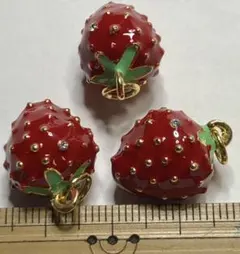 2011 メタルラインストーン入　イチゴチャーム