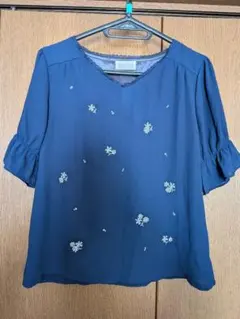 ネイビー刺繍バルーン袖トップス　LODISPOTTOのサムネイル