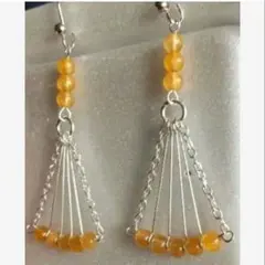 オレンジ色ピアス　ハンドメイドピアス　イヤリングに変更可能●　他色も可能●