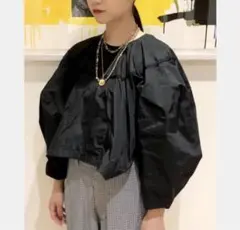 ボリュームスリーブ クロップド丈 ブラウスのサムネイル