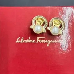 【最終値下げ】【箱付き】Ferragamo フェラガモ イヤリング パールのサムネイル