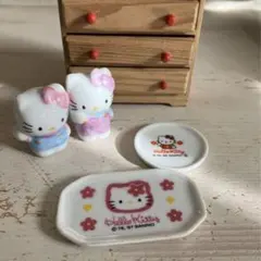 ハローキティ　ミニチュア　ドールとお皿　4点セット　サンリオ　キティちゃん