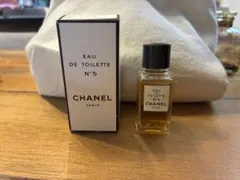 CHANEL N°5 オードゥ トワレット 19ml おまけ付きのサムネイル
