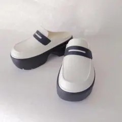 新品★crocs クロックス ストンプ ローファー 厚底 サンダル バイカラーのサムネイル