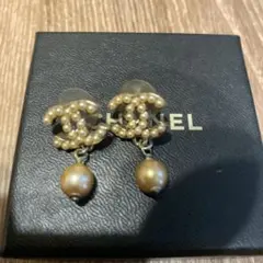 CHANEL パール付きロゴピアス ゴールド　両耳