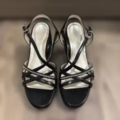 BENEBIS ストラップサンダル ビジュー付き