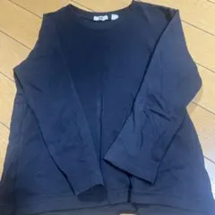 黒の長袖アンダーシャツ